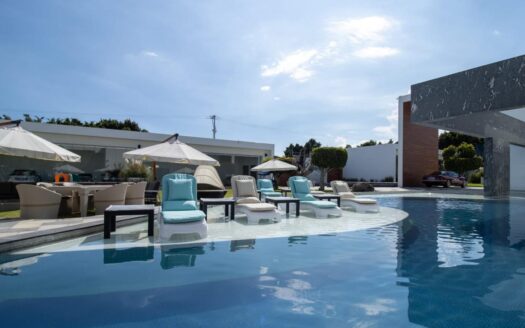 venta casa de lujo Modernista Atlixco Puebla | Propiedad inteligente 4 villas, albercas y energia solar
