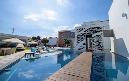 venta casa de lujo Modernista Atlixco Puebla | Propiedad inteligente 4 villas, albercas y energia solar
