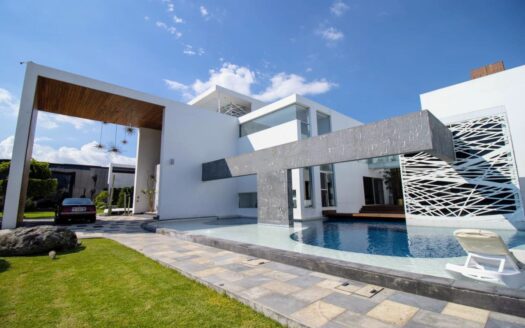 venta casa de lujo Modernista Atlixco Puebla | Propiedad inteligente 4 villas, albercas y energia solar