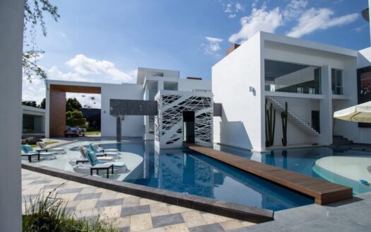 venta casa de lujo Modernista Atlixco Puebla | Propiedad inteligente 4 villas, albercas y energia solar