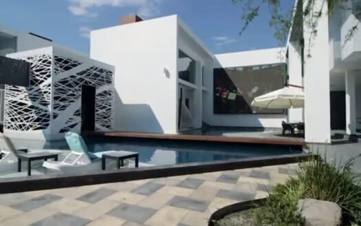 venta casa de lujo Modernista Atlixco Puebla | Propiedad inteligente 4 villas, albercas y energia solar